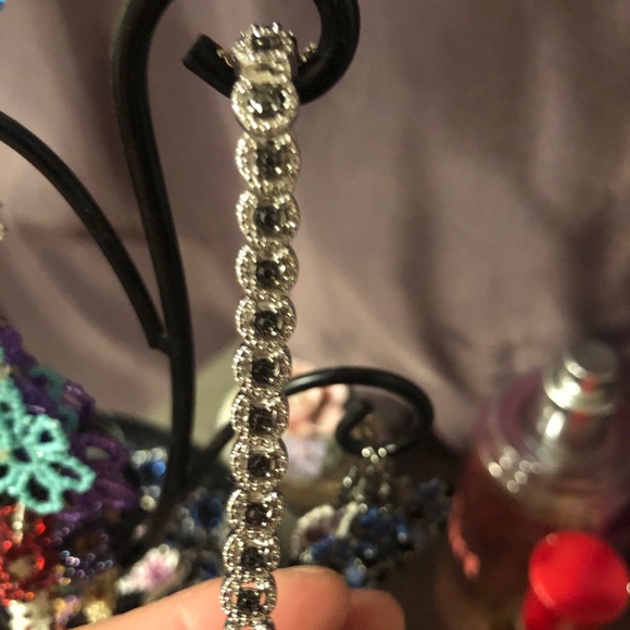 Bracelet and Earring Bundle - Picture 6 of 6